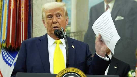 D. Trump vyzval Rusko, aby prestalo útočiť a uzavrelo mierovú dohodu. Zelenskyj je podľa neho pripravený vzdať sa Krymu