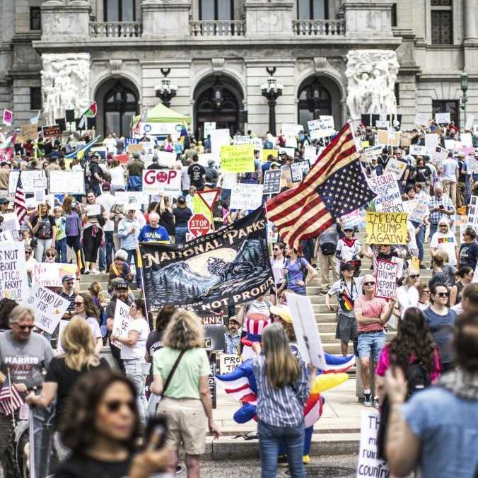 V USA sa stále častejšie protestuje proti Trumpovi: Negatívna atmosféra môže spôsobiť ešte väčšiu vlnu odporu, varuje odborník