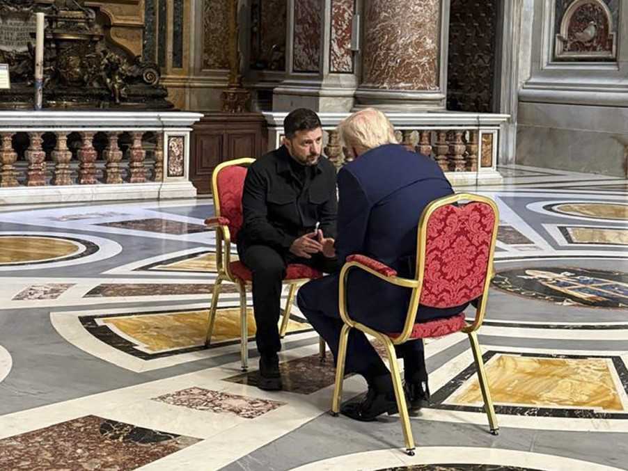 Súkromná schôdzka Donalda Trumpa (vpravo) s Volodymyrom Zelenským (vľavo).