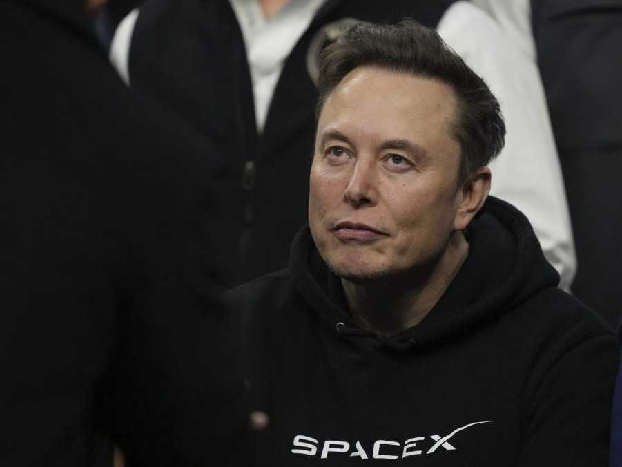 Miliardár Elon Musk.