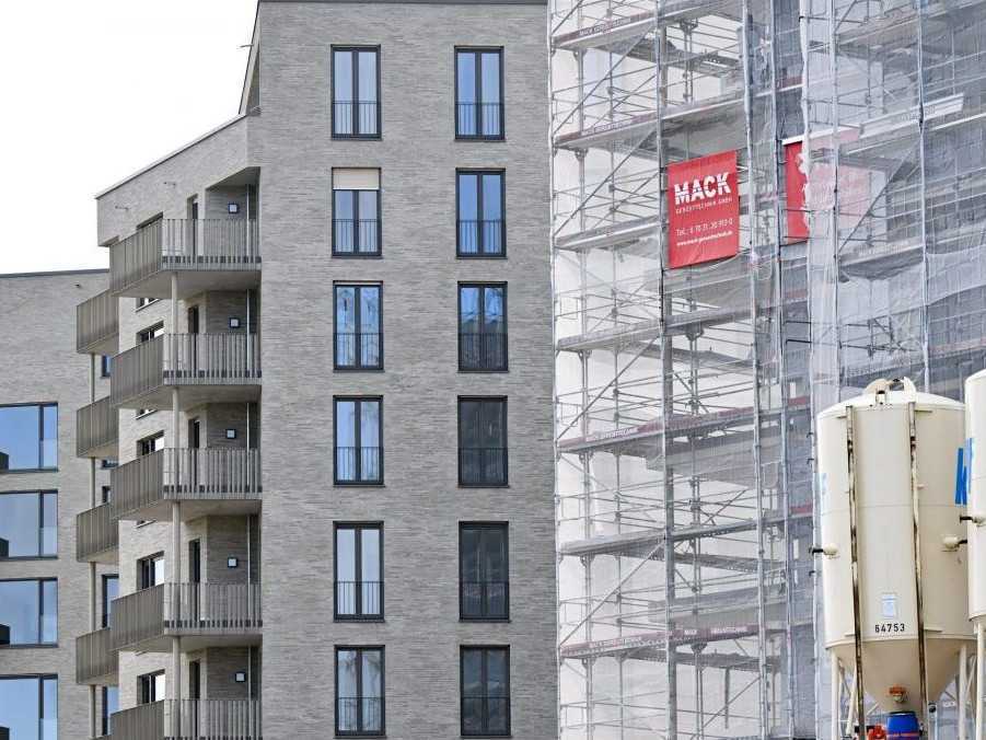 Na ilustračnej snímke bytovky.