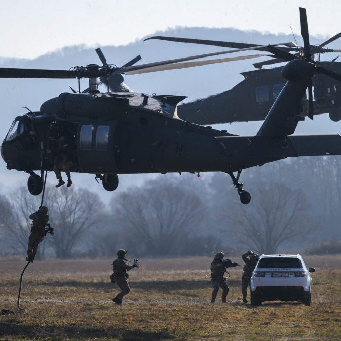Rezort obrany plánuje nakúpiť vrtuľníky Blackhawk za 150 miliónov dolárov. Opozícia tvrdí, že ide o ojazdené stroje