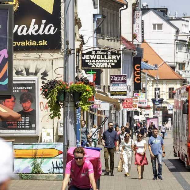 Počet obyvateľov Slovenska vlani znova klesal: Narodilo sa menej ľudí, ako zomrelo. Klesajúci trend tlmila migrácia