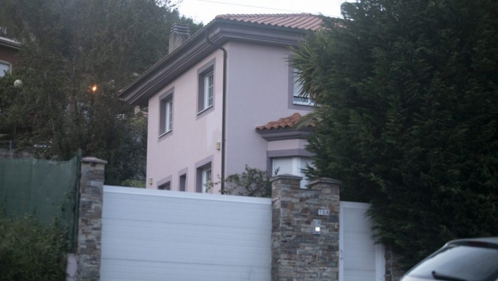 Postele mali v klietkach, na tvári museli mať rúško: Nemecký pár väznil svoje deti v dome od čias covidu