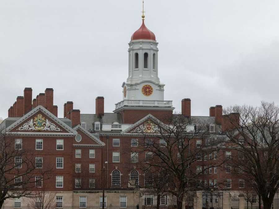 Na ilustračnej snímke budova Harvardovej univerzity.