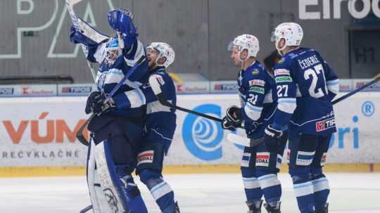 Na snímke radosť hráčov Nitry po výhre v šiestom zápase finále play off Tipos extraligy.