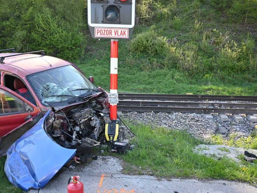 Na snímke miesto dopravnej nehody.