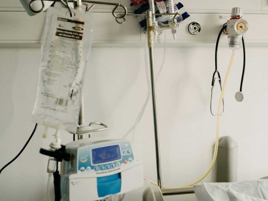 Na ilustračnej snímke nemocničná izba.