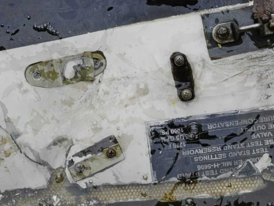 Trosky vrtuľníka v rieke Hudson.