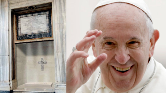 Náhrobný kameň v Bazilike Santa Maria Maggiore, kde pochovajú zosnulého pápeža Františka.