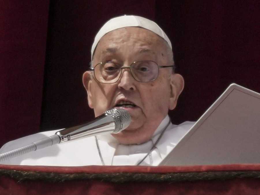 Na snímke pápež František.