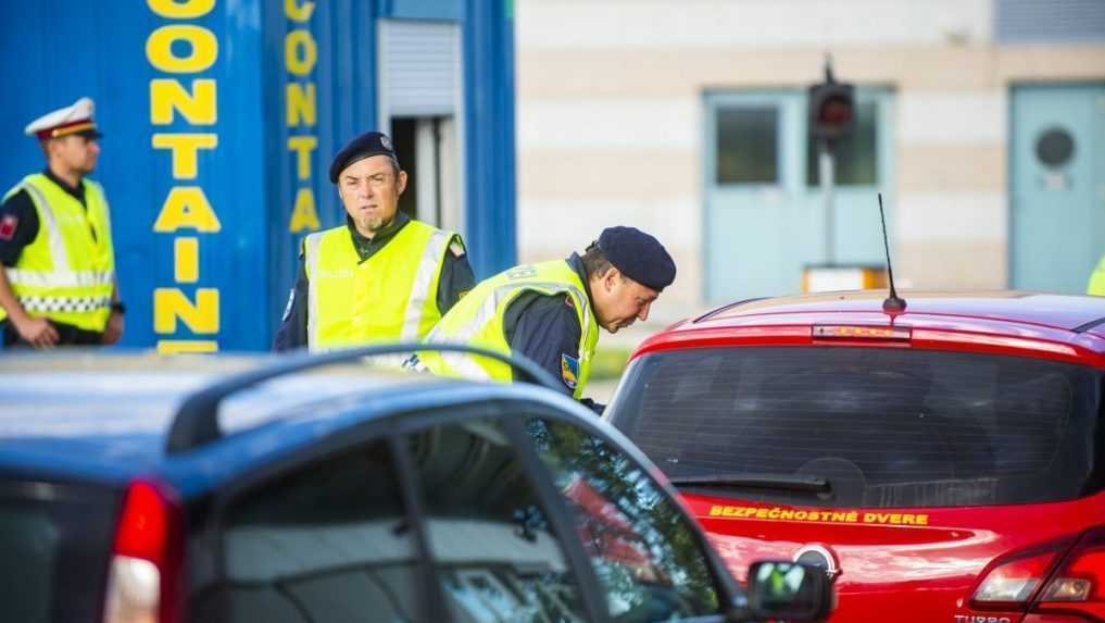 Rakúsko pre nelegálnu migráciu predĺžilo kontroly na hraniciach s Českom a Slovenskom
