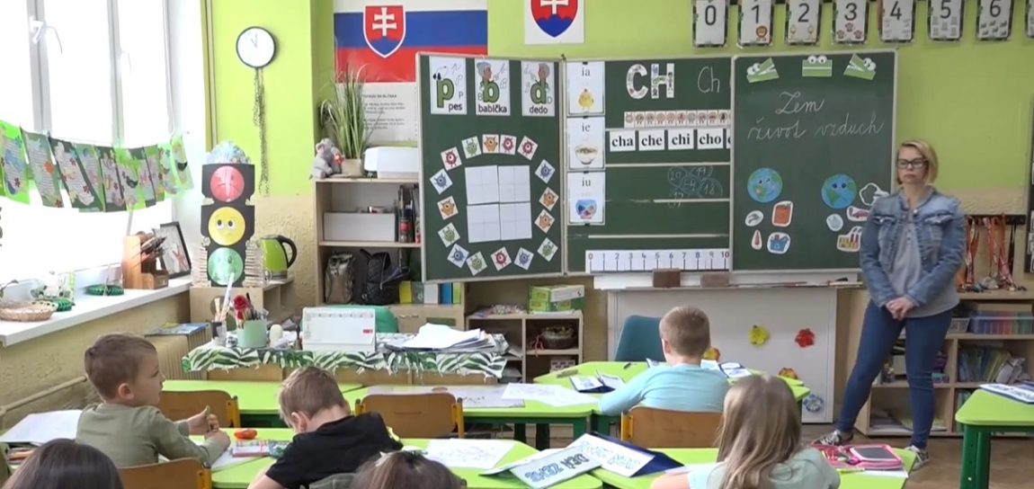 Tisícky pedagogických asistentov sú v napätí: Budúcnosť ich práce v školách je od septembra neistá