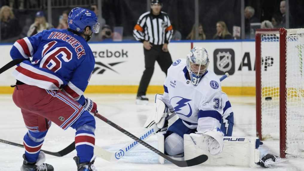 Černákova Tampa ukončila základnú časť NHL prehrou na ľade Rangers, Ovečkin vyrovnal ďalší rekord