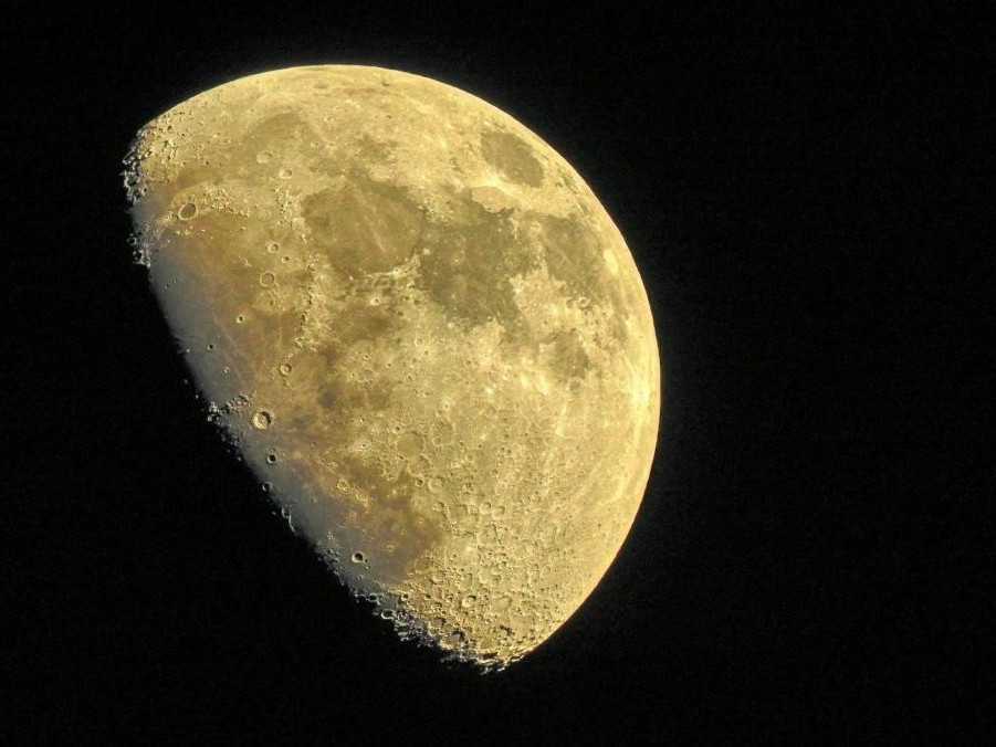 Ilustračná snímka Mesiaca.