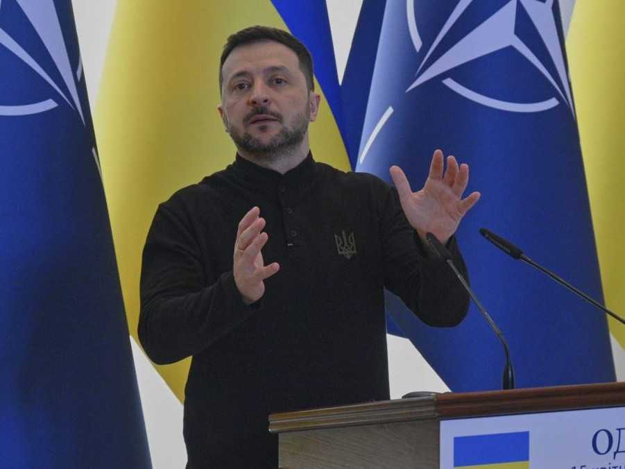 Musíme vyvinúť tlak na vrahov, aby ukončili vojnu, vyhlásil v Paríži Volodymyr Zelenskyj