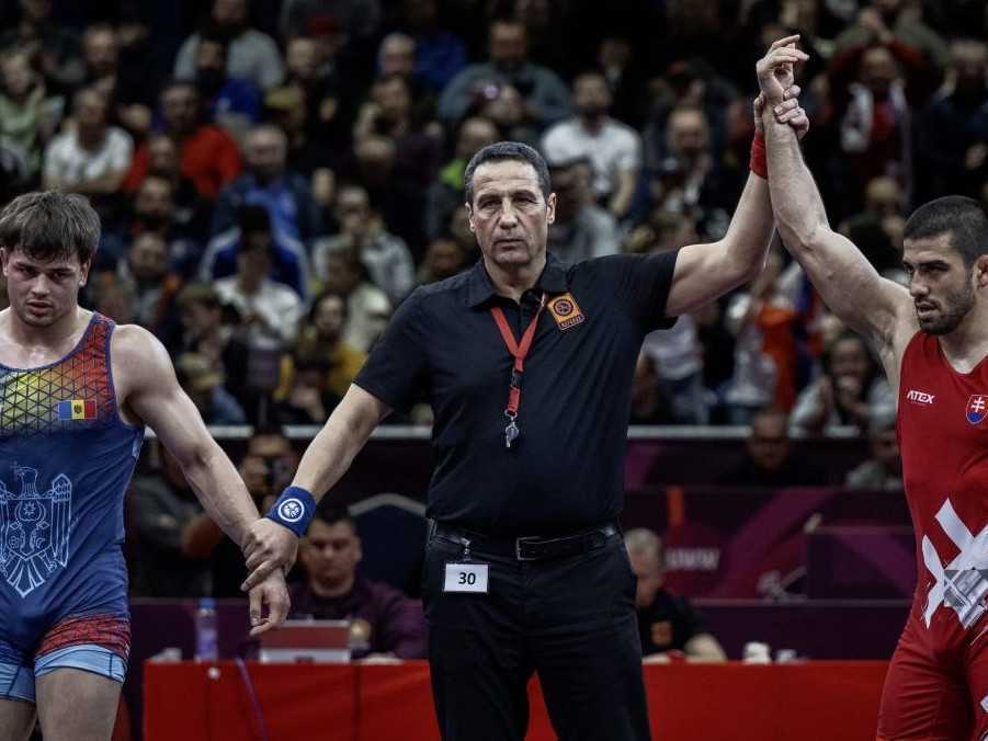 Na snímke slovenský zápasník Achsarbek Gulajev (vpravo).