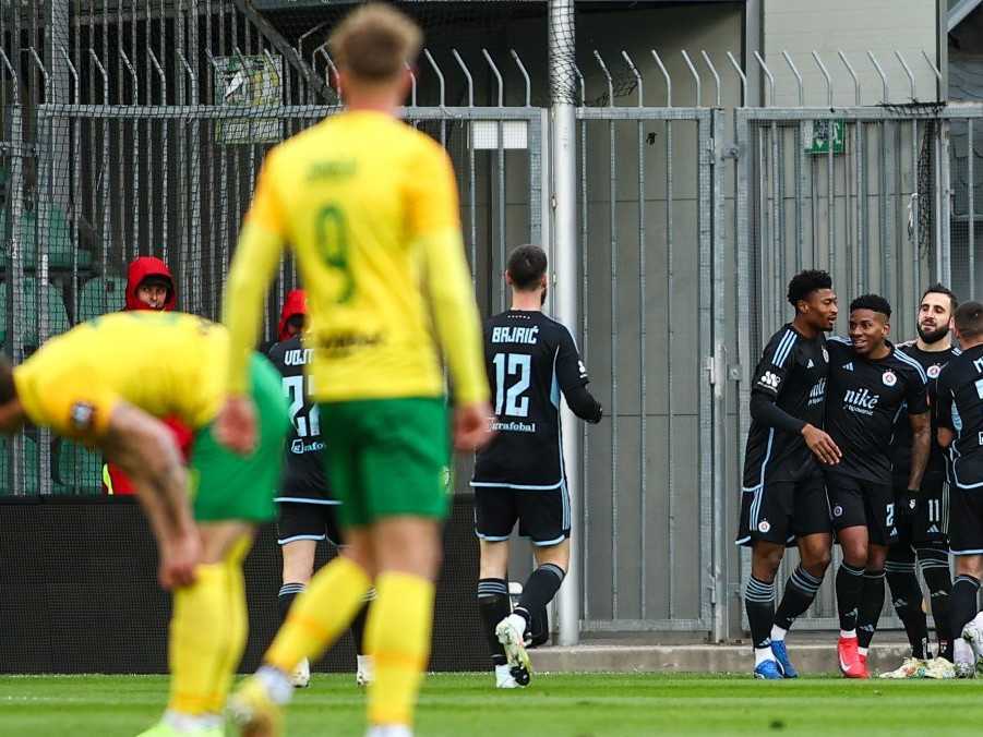 futbalisti na ihrisku