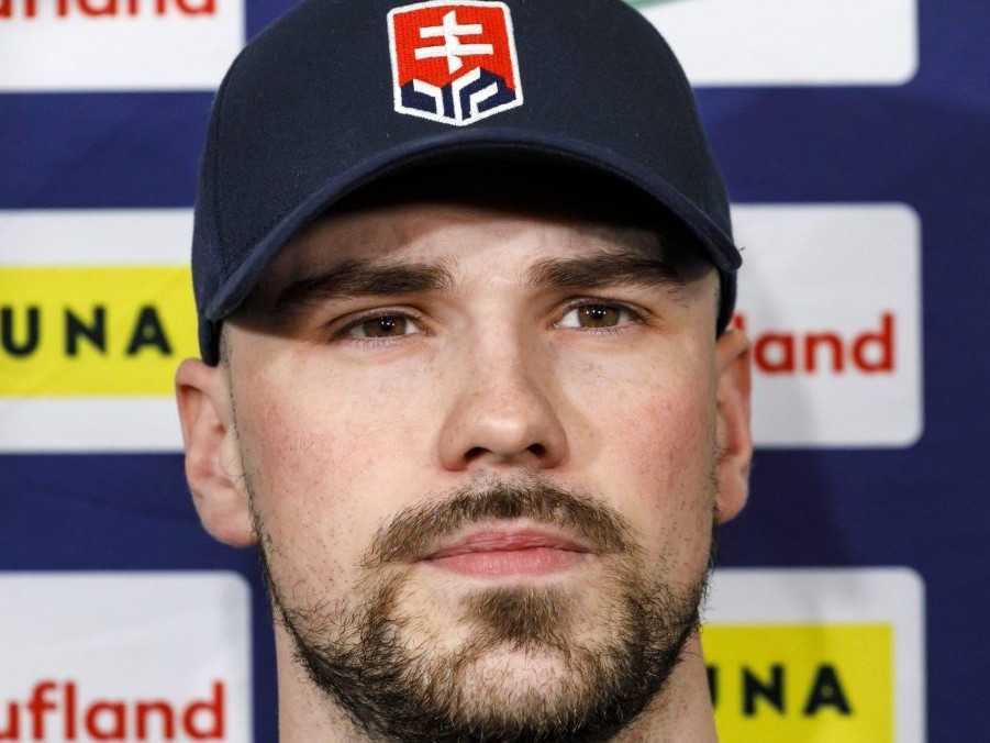 Na snímke slovenský hokejový útočník Maxim Čajkovič.