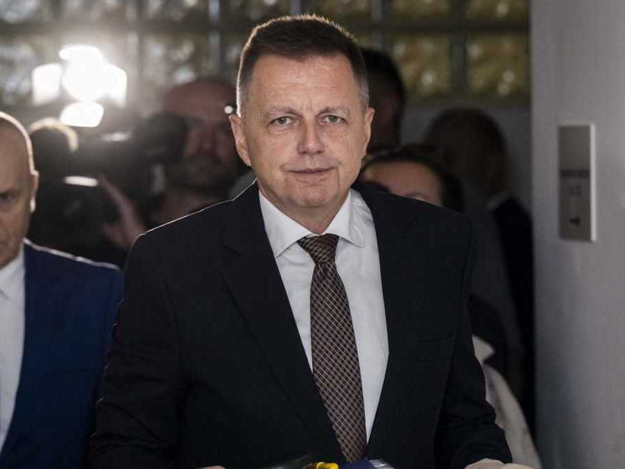 Obžalovaný guvernér Národnej banky Slovenska (NBS) Peter Kažimír.