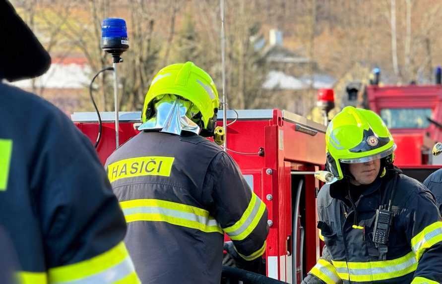 Štvorkolka vrazila do stĺpa: Havária si na východe vyžiadala život mladého muža