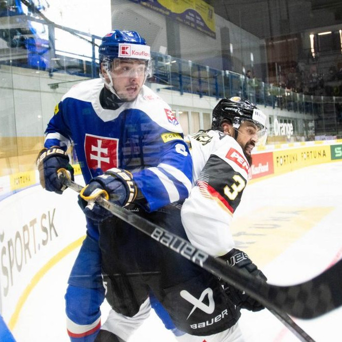 Správy z MS v hokeji: Obranca Romaňák by mal na šampionáte skončiť