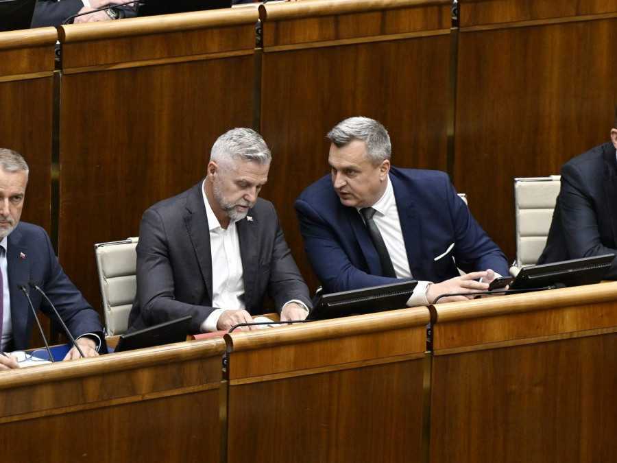Zľava predseda NR SR Richard Raši (Hlas-SD), podpredsedovia parlamentu Tibor Gašpar (Smer-SD), Andrej Danko (SNS) a Peter Žiga (Hlas-SD).