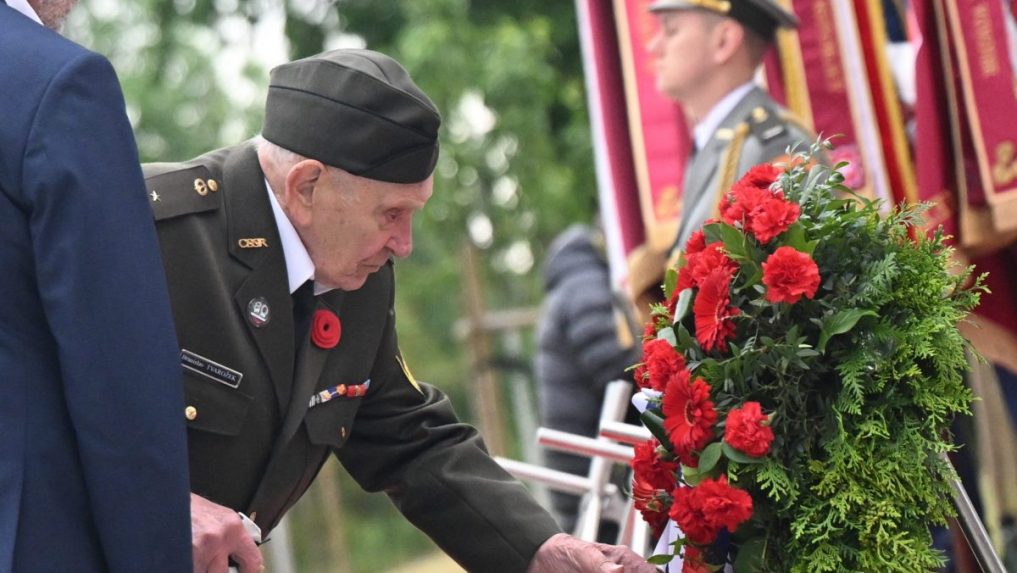 Tisíce ľudí si v Piešťanoch pripomenuli 80. výročie konca druhej svetovej vojny