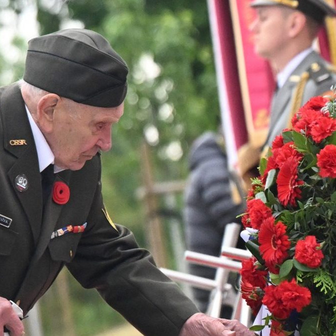 Tisíce ľudí si v Piešťanoch pripomenuli 80. výročie konca druhej svetovej vojny