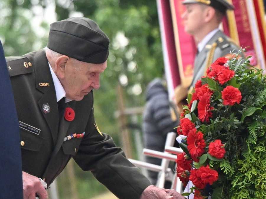 Tisíce ľudí si v Piešťanoch pripomenuli 80. výročie konca druhej svetovej vojny