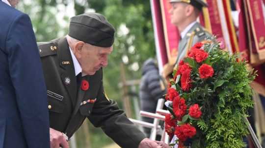 Tisíce ľudí si v Piešťanoch pripomenuli 80. výročie konca druhej svetovej vojny