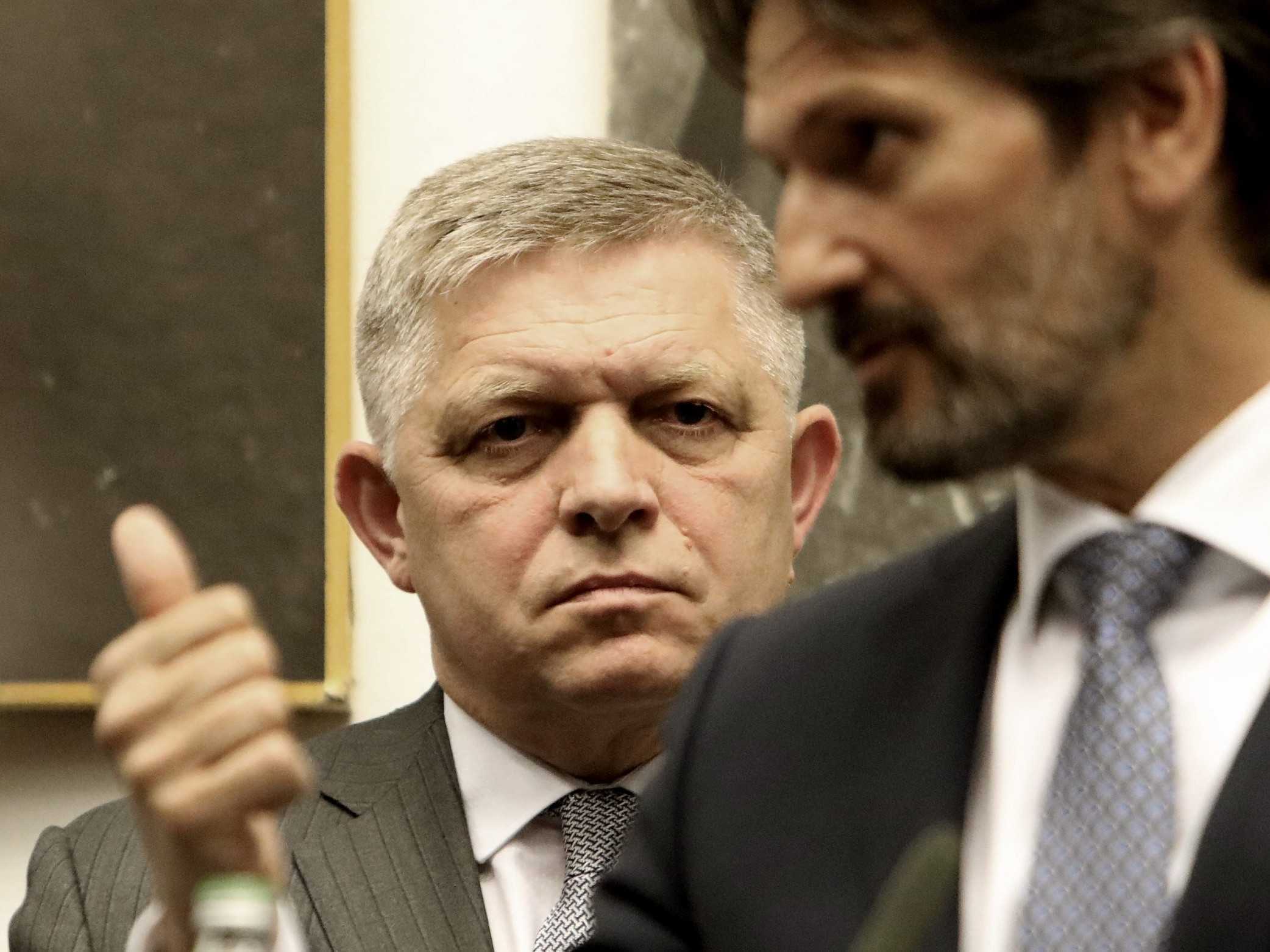 Premiér SR Robert Fico a minister obrany Robert Kaliňák