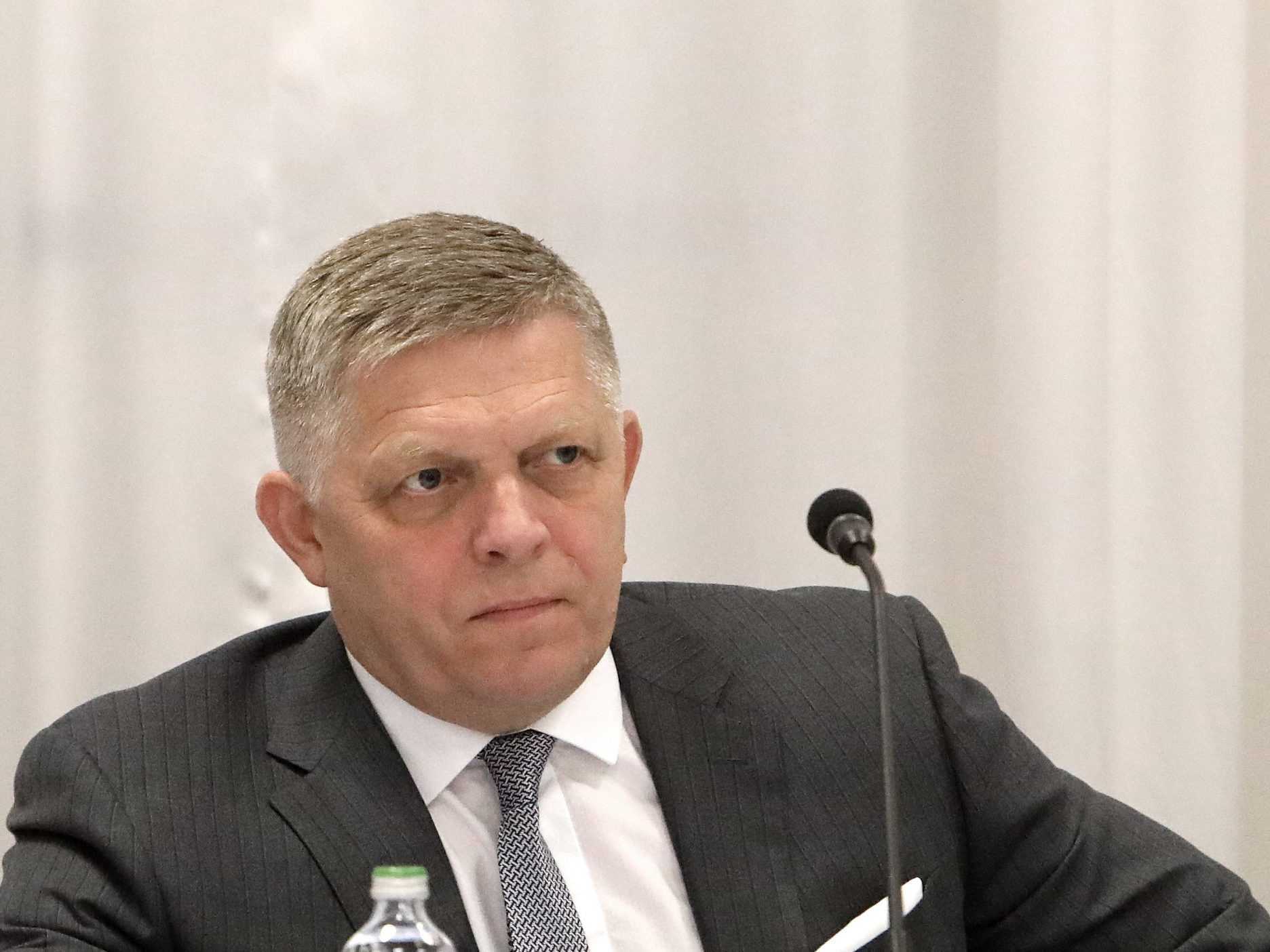 Premiér Robert Fico (Smer-SD)