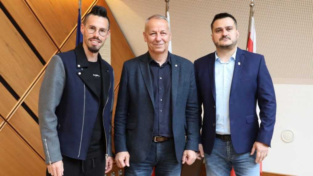 Konkurencia v Banskej Bystrici sa spojila: Hamšík sa stal akcionárom Dukly, všetci hráči z jeho akadémie do nej prestúpia
