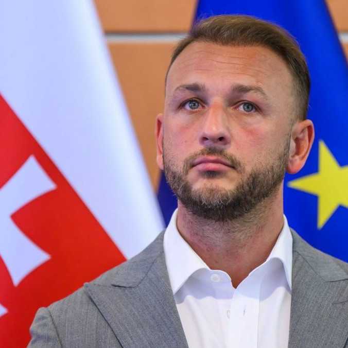 M. Šutaj Eštok chce nakúpiť desaťtisíce nových počítačov. Opozícia hovorí o predraženej zákazke