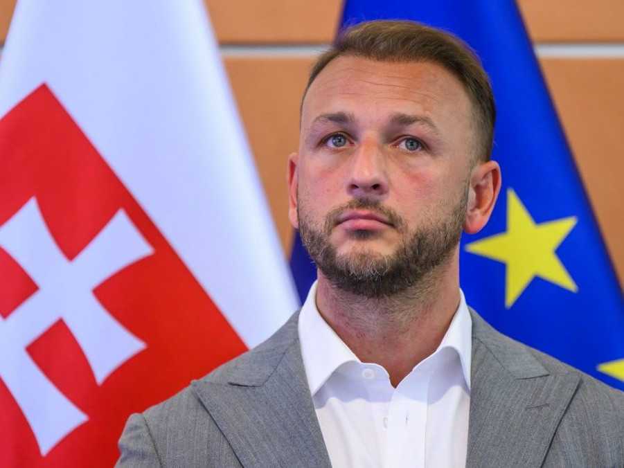 M. Šutaj Eštok chce nakúpiť desaťtisíce nových počítačov. Opozícia hovorí o predraženej zákazke