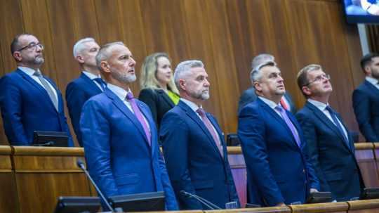 Poslanci na úvod schôdze diskutovali o vládnych návrhoch.