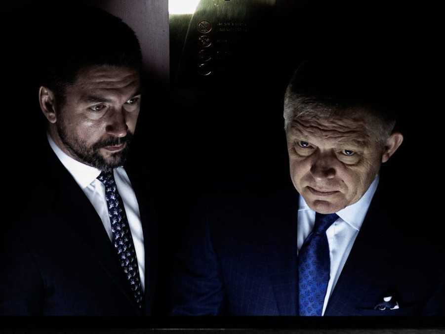 Zľava minister pôdohospodárstva Richard Takáč a premiér Robert Fico.