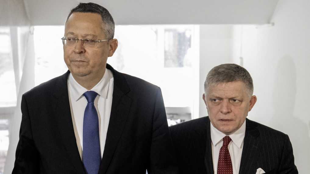 Premiér R. Fico je v rámci šetrenia pripravený znížiť počet štátnych úradníkov. Opozícia to považuje za populizmus