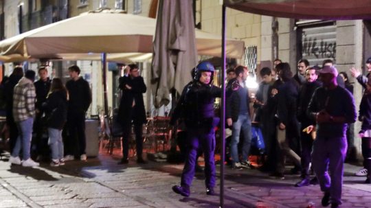 policajti na ulici