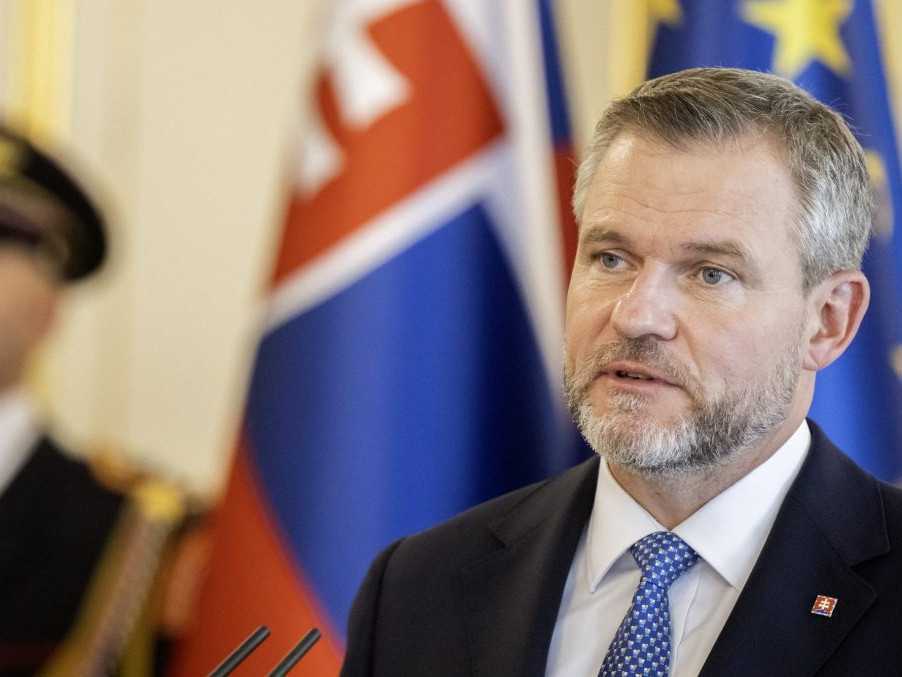 Peter Pellegrini odovzdal poverovacie listiny štyrom novým veľvyslancom SR. Povedú misie v Bielorusku i Turecku