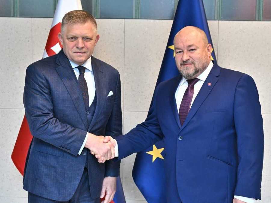 Premiér Robert Fico navštívil ministerstvo cestovného ruchu a športu SR a ministra Rudolfa Huliaka.