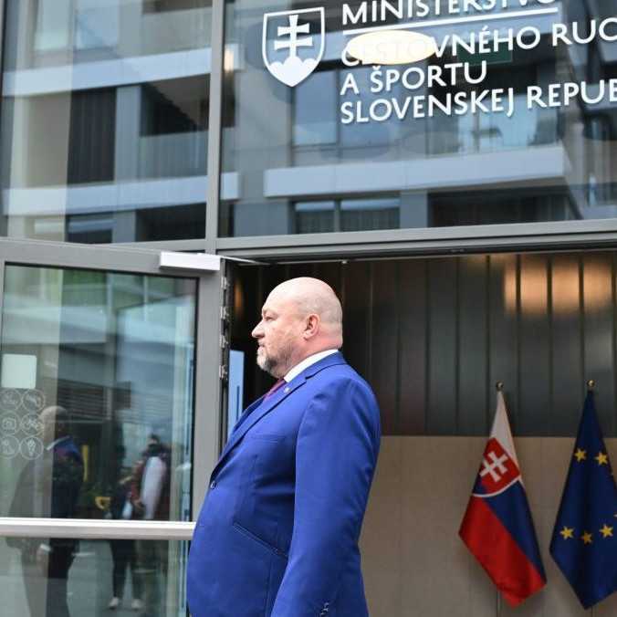 R. Huliak kritizuje SZĽH za situáciu v slovenskom hokeji. Zväz s tvrdeniami nesúhlasí a odsudzuje jeho správanie