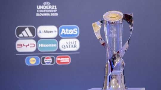 Na snímke trofej pre majstra Európy 2025 vo futbale do 21 rokov.