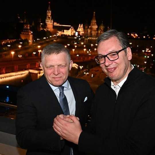Robert Fico sa v Moskve stretol s Aleksandrom Vučičom: „Srbi a Slováci, bratia navždy,“ napísal srbský prezident