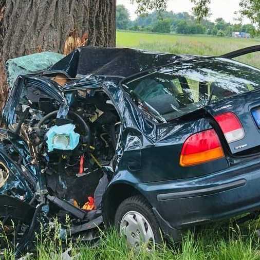 Tragická nehoda v Šali: Pri náraze do stromu prišiel o život 48-ročný muž
