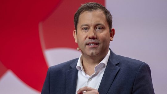 Na archívnej snímke z 5. novembra 2022 Lars Klingbeil.