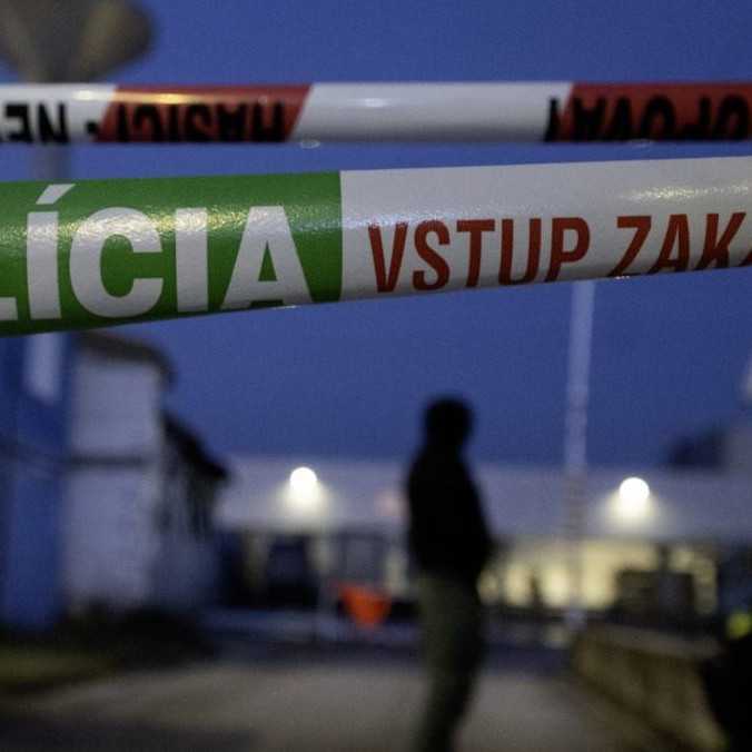 Polícia v okrese Revúca vyšetruje vraždu 30-ročného muža: Podozrivá je jeho partnerka, ktorá mala útočiť kuchynským nožom