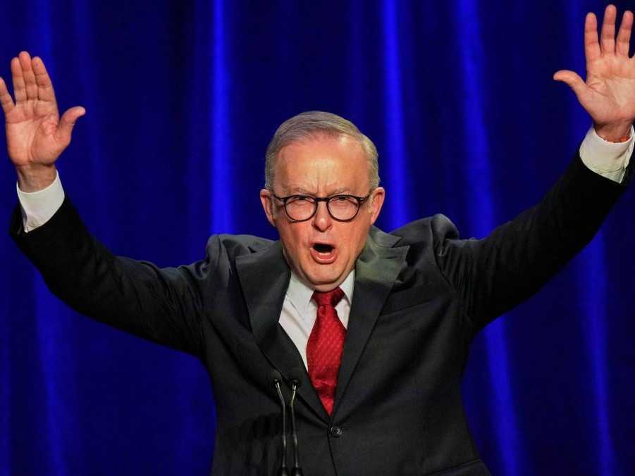 Austrálske parlamentné voľby vyhral súčasný premiér Albanese. Podľa médií bude mať v parlamente väčšinu kresiel