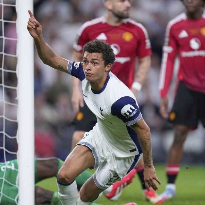 Tottenham zdolal vo finále Európskej ligy UEFA Manchester United. Zápas mal jediného strelca